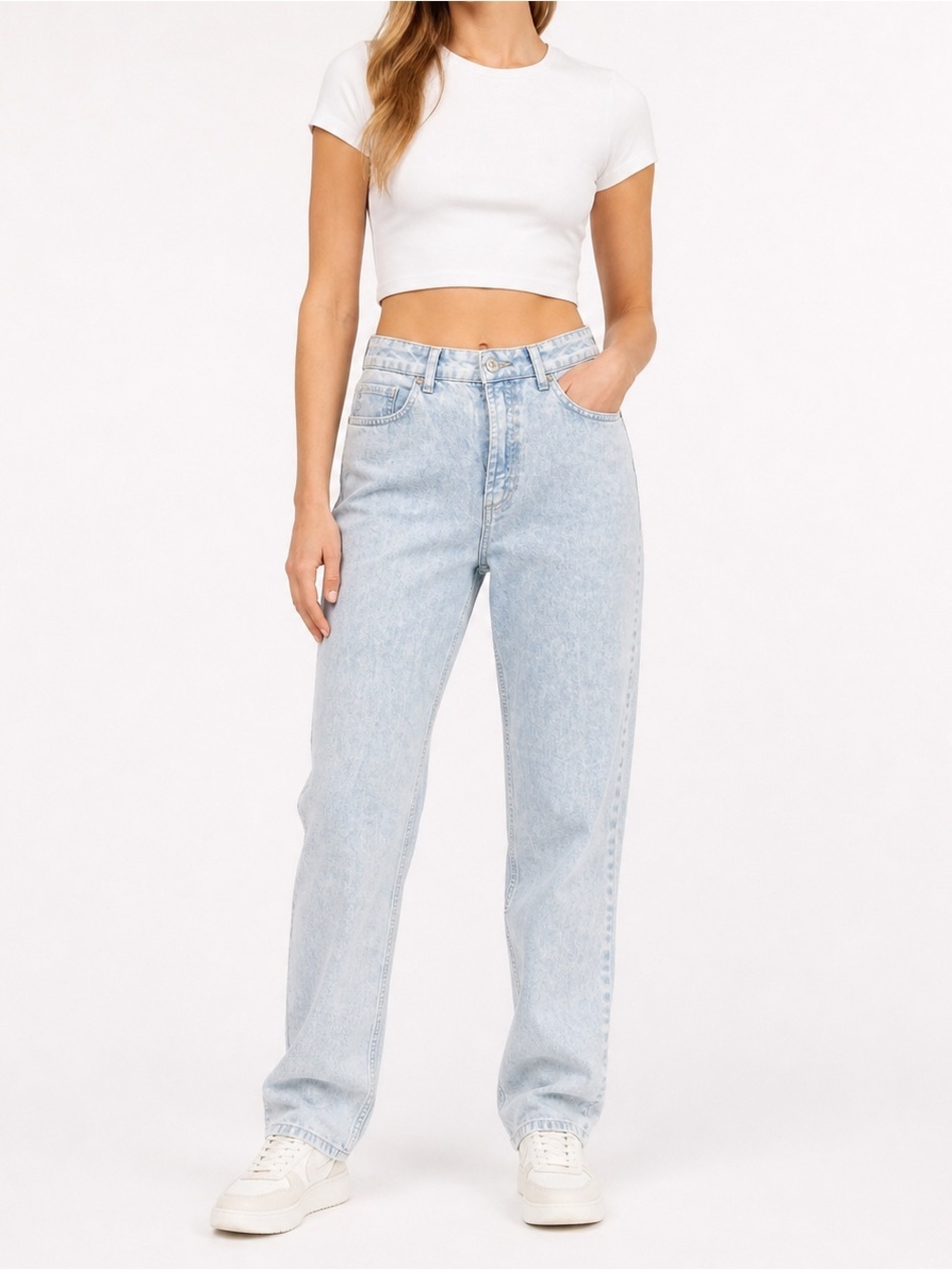Urban Outfitters BDG Mom Jeans Light Blue Acid Wash